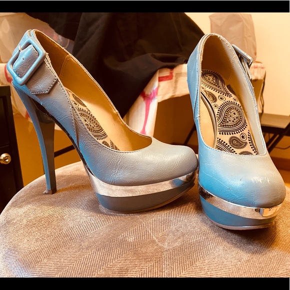 Heels - Picture 1 of 1